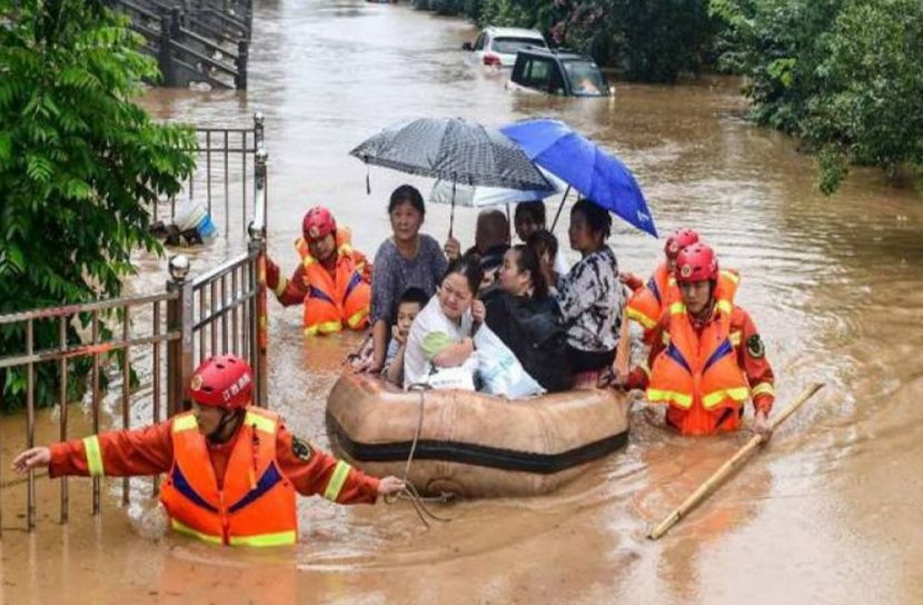 চীনে বন্যায় মৃত্যু ৩০২, নিখোঁজ ৫০