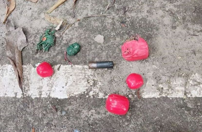 সেতুমন্ত্রীর বাড়ির সামনের সড়কে ককটেল বিস্ফোরণ