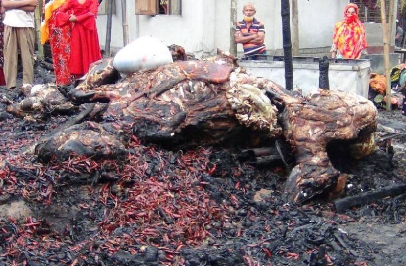 ঠাকুরগাঁওয়ের ৫টি পরিবারের ১২ ঘরে আগুন