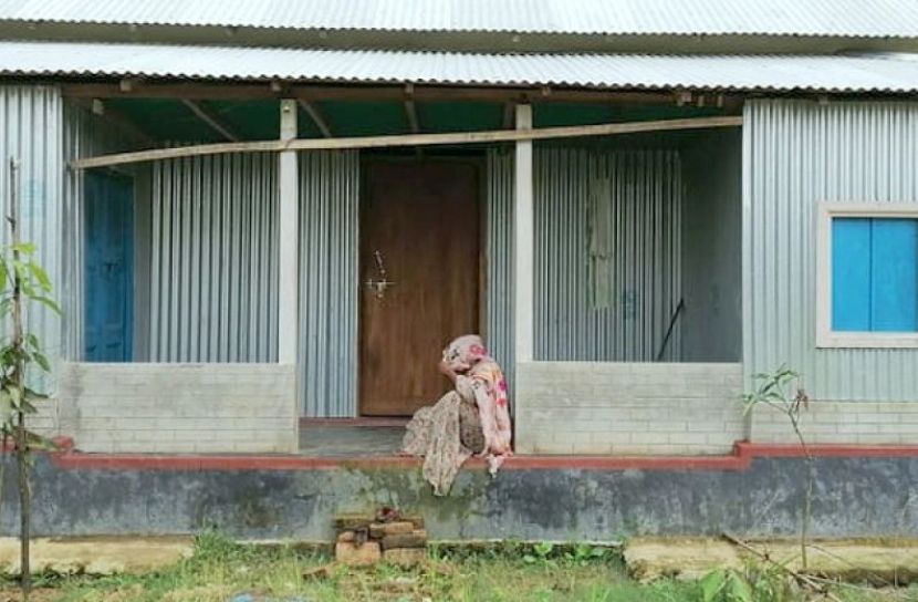 টাকায় মীমাংসা, সালিশেই তরুণীর বিষপান