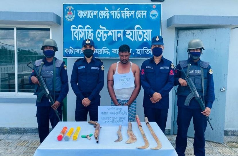 হাতিয়ায় দেশীয় অস্ত্রসহ ডাকাত ইলিয়াস আটক