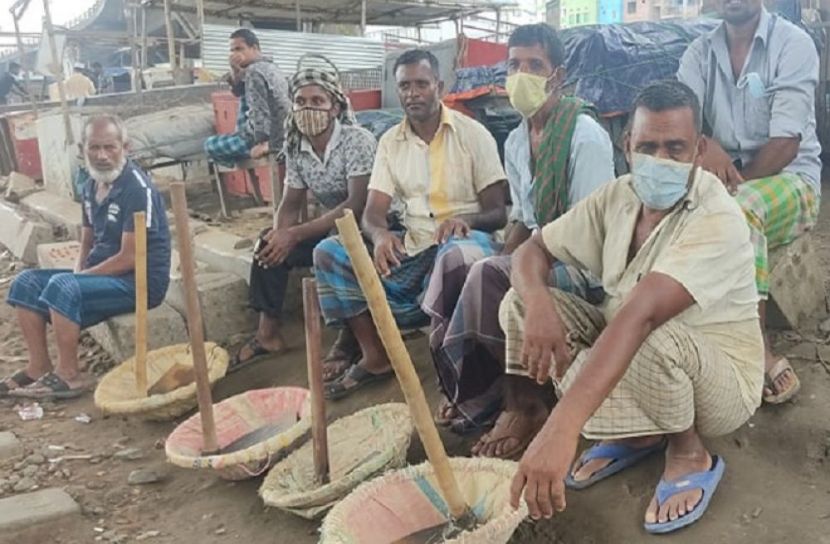 কাজ নেই লেবার হাটে