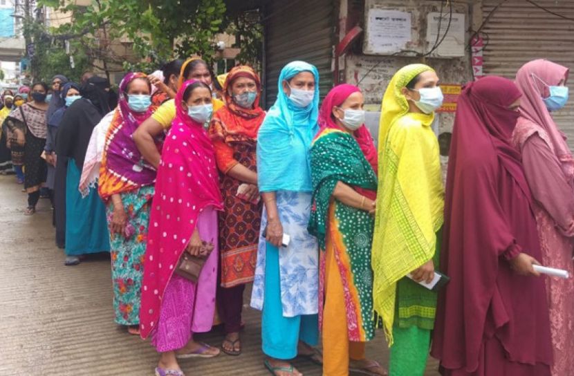 টিকার প্রথমডোজ প্রত্যাশীদের দীর্ঘলাইন