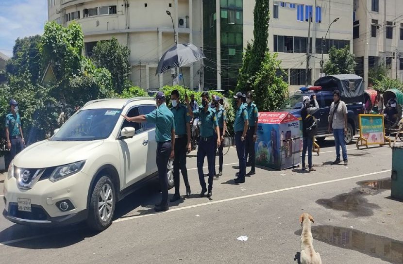 রাজধানীতে লকডাউন অমান্য গ্রেফতার ৩৪২ 