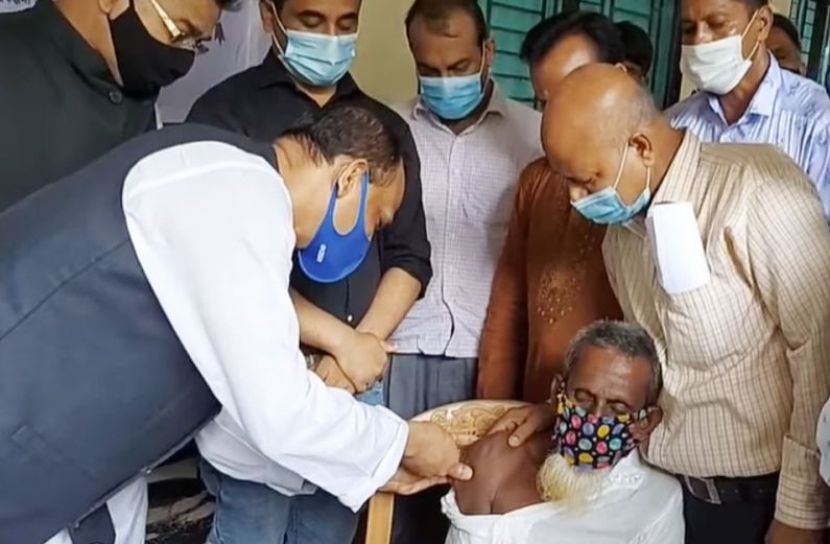 প্রশিক্ষণ ছাড়া টিকা পুশ করলেন এমপি