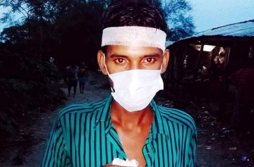 টিকাকেন্দ্রে লাইনে দাঁড়ানো নিয়ে হাতাহাতি