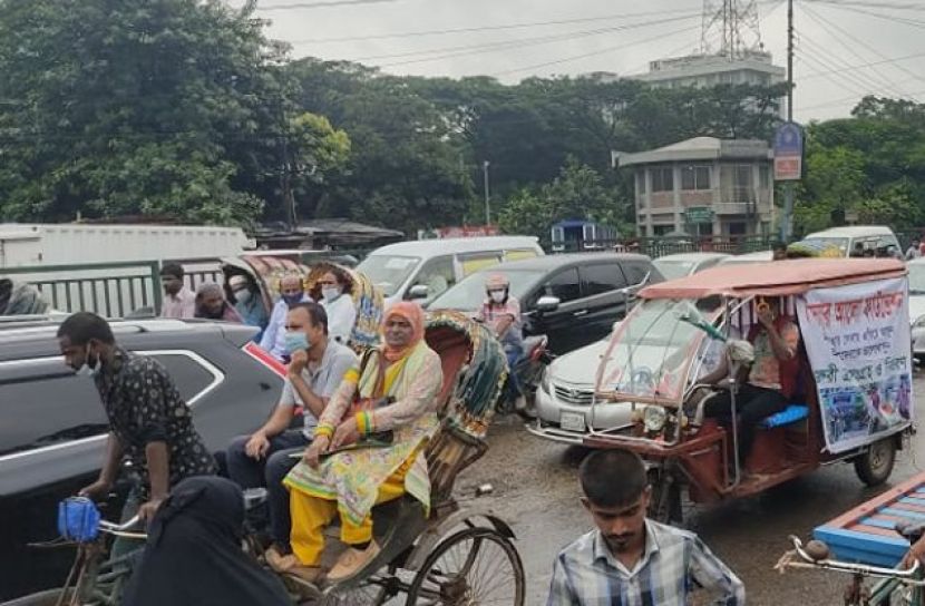 কাগজ কলমে কঠোর লকডাউন