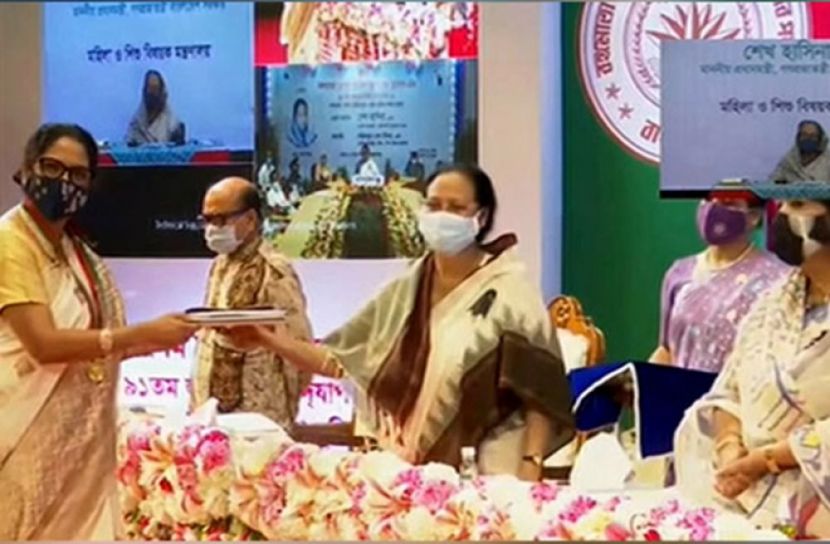 ৫ নারী পেলেন বঙ্গমাতা পদক
