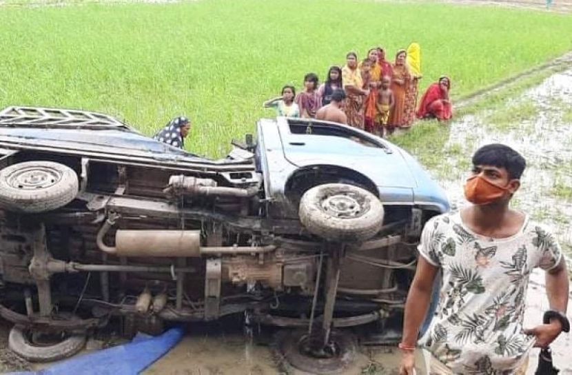 নাটোরে পিকআপ উল্টে নিহত ৬
