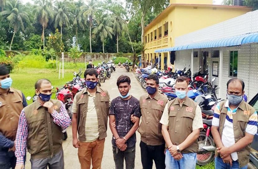 মসজিদে টিকটক ভিডিও তৈরি, গ্রেফতার ১