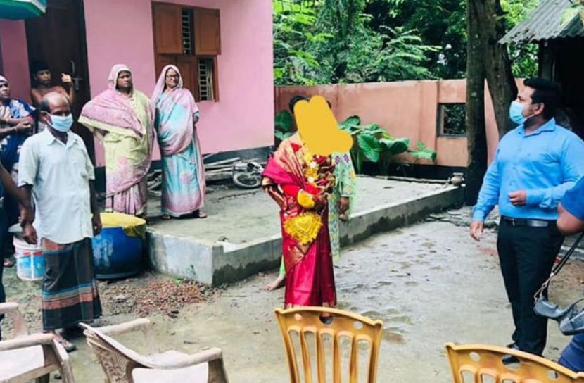 ম্যাজিস্ট্রেট আসায় জানালা দিয়ে পালালেন বর