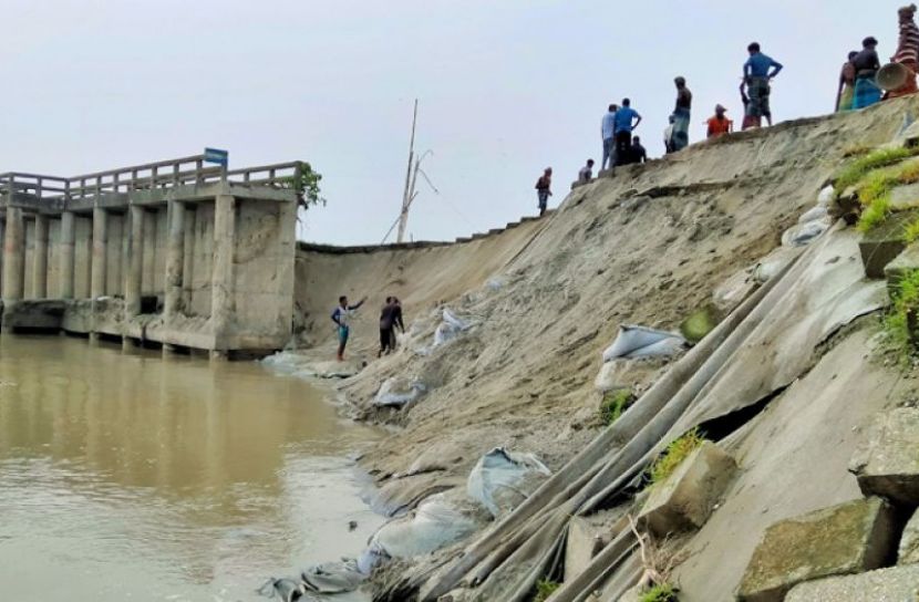 ধুনটে যমুনা নদীর স্পারে ভাঙন