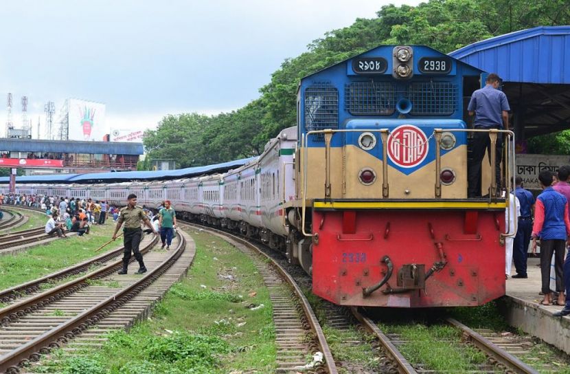 শতভাগ যাত্রী নিয়ে ট্রেন চলাচল শুরু