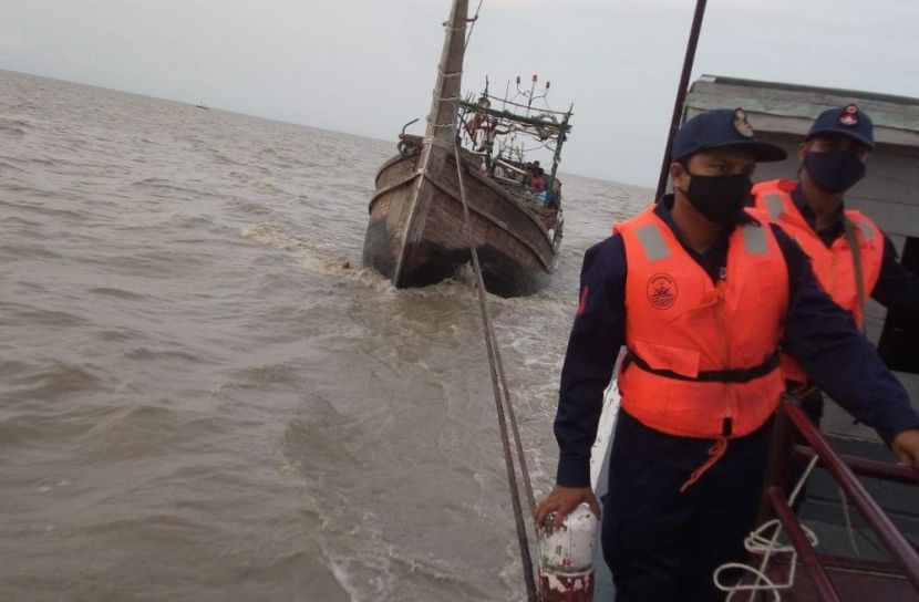 ১৫ জেলেকে জীবিত উদ্ধার