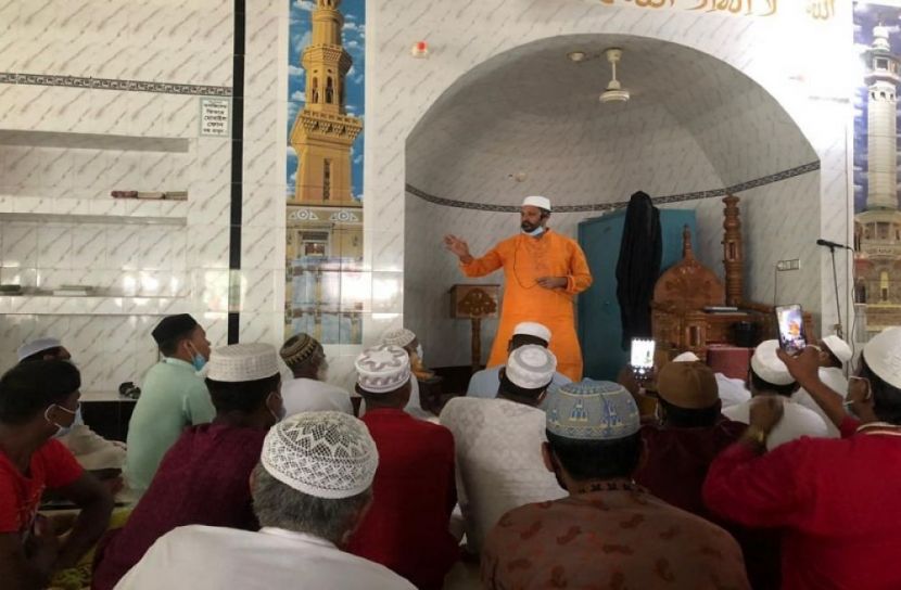 মসজিদে বয়ান করলো ৯ ওসি