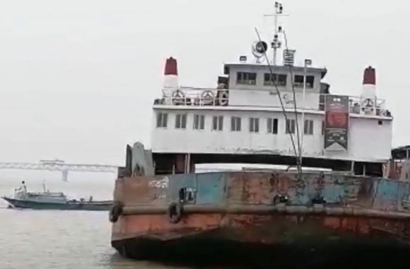 সেনাবাহিনীর নজরদারিতে নতুন পথে ফেরি চলাচল শুরু