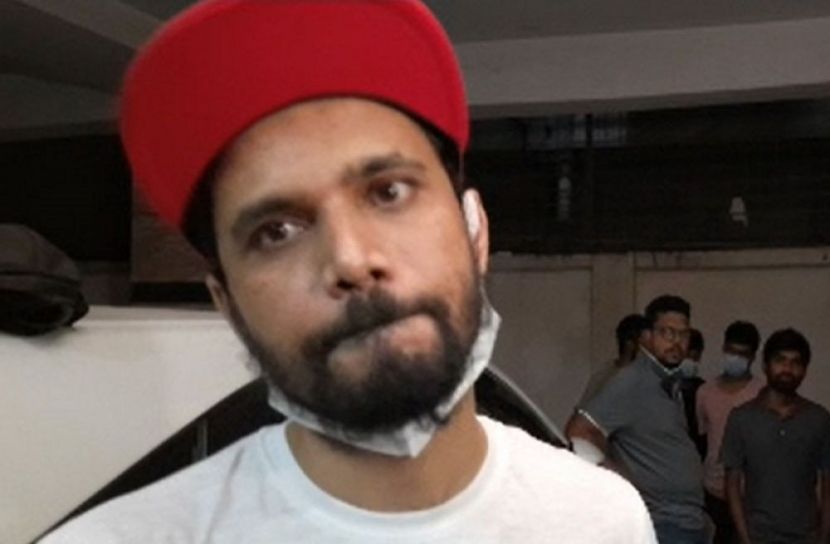 আশ্বাসে মাশরাফির বাসা ছাড়লেন বিক্ষোভকারীরা