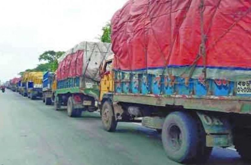 দৌলতদিয়ায় পারের অপেক্ষায় শত শত যান