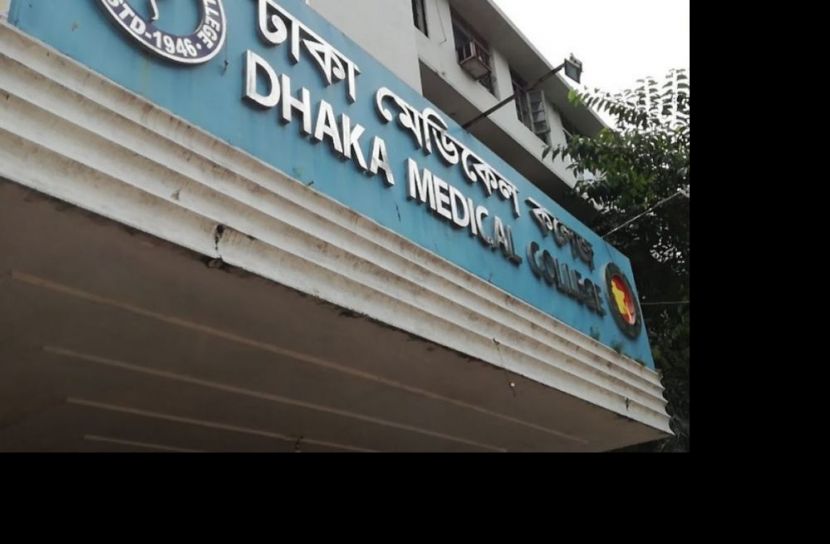 মুঠোফোনে কথা বলতে বলতে ট্রেনের নিচে