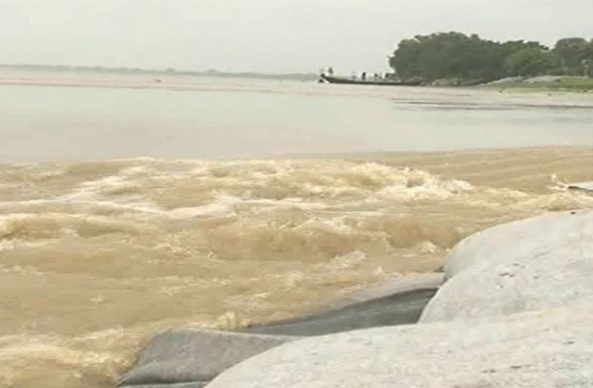 পদ্মার পানি বিপৎসীমার ওপরে