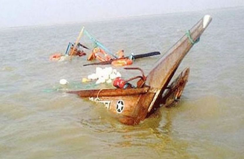 মেঘনায় ট্রলার ডুবে জেলের মৃত্যু