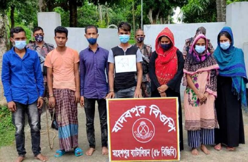 সীমান্ত দিয়ে অবৈধ অনুপ্রবেশ, আটক ১০