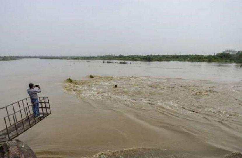 বাড়ছে যমুনার পানি, নতুন নতুন এলাকা প্লাবিত