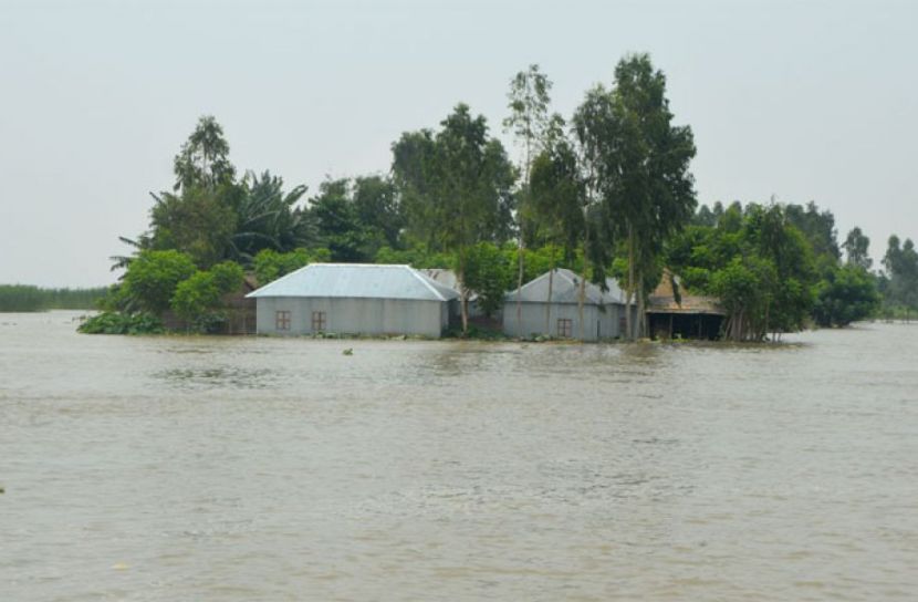 বাড়ছে পানি, ৮ জেলায় বন্যার আশঙ্কা