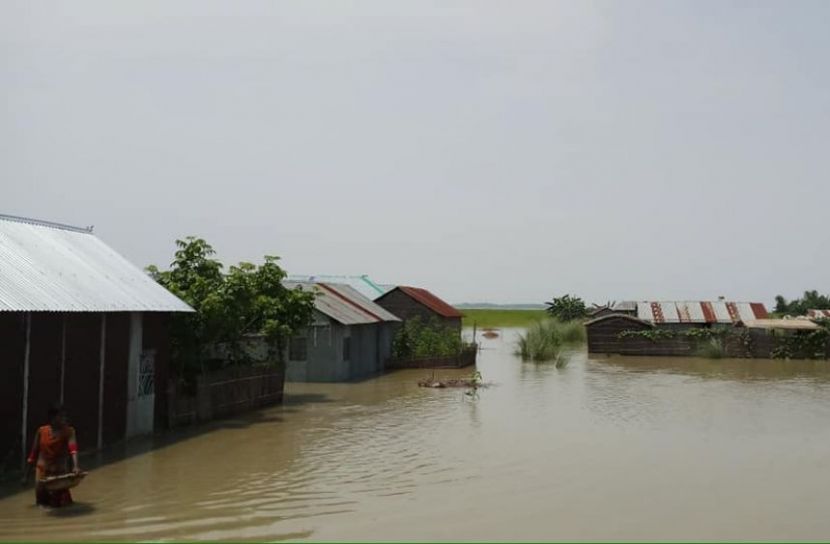 ৭ হাজার পরিবার পানিবন্দী, ভাঙছে বসতভিটা