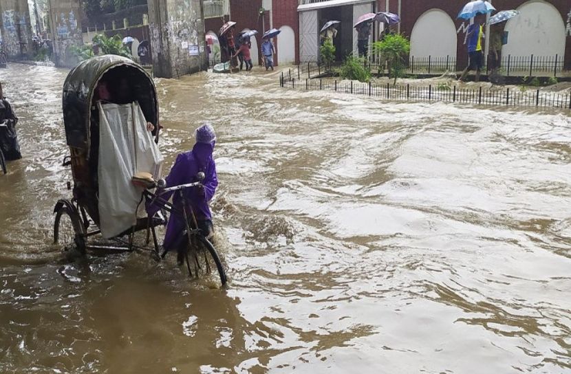বৃষ্টিপাতে চট্টগ্রামে জলাবদ্ধতা