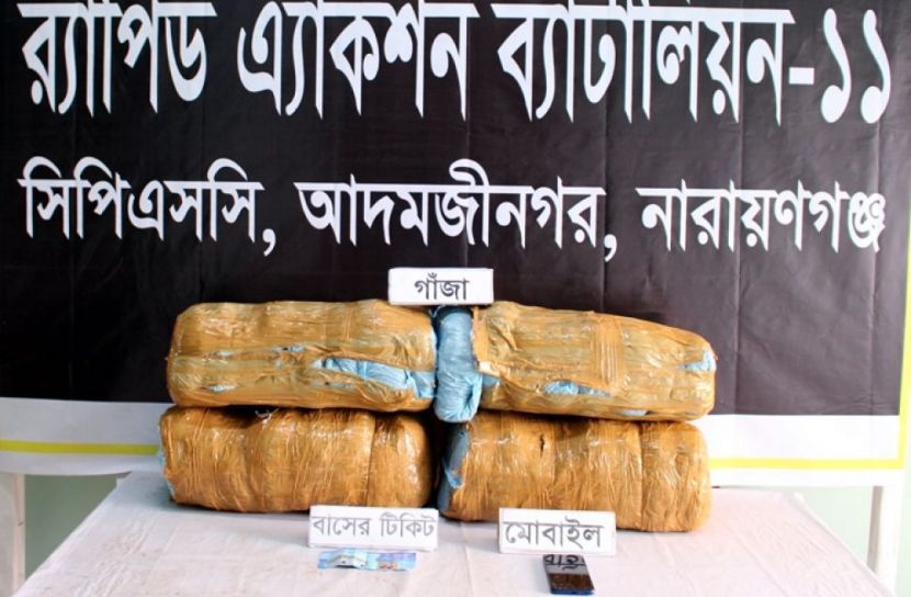 ট্রাভেল ব্যাগে ৩২ কেজি গাঁজা, গ্রেফতার ২
