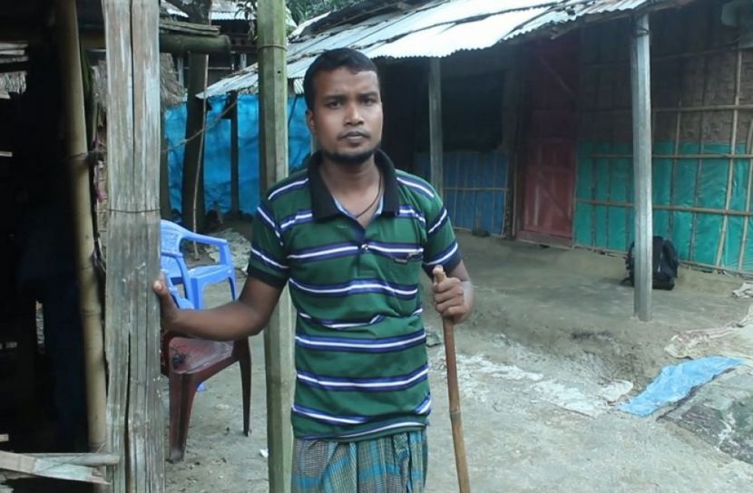 ভিক্ষা করে সংসার চালান মেধাবী শিক্ষার্থী কামাল