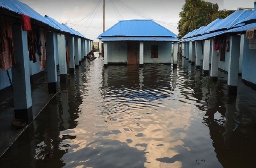 বন্যার পানিতে ভাসছে আশ্রয়ণ প্রকল্প