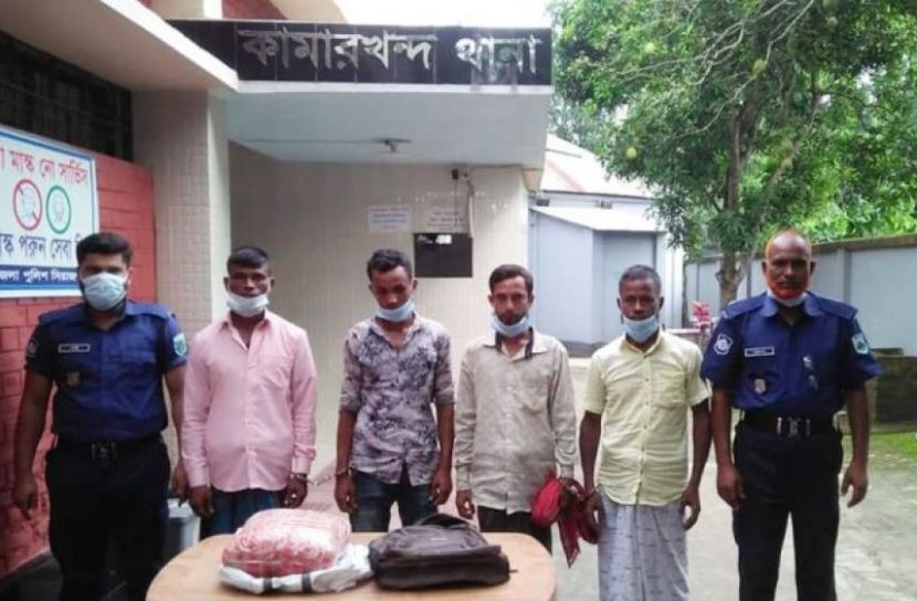 সিরাজগঞ্জে গাঁজাসহ ৪ জন আটক