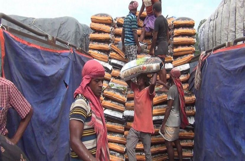 হিলি বন্দরে চাল খালাস শুরু