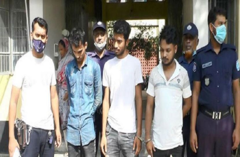 অস্ত্রসহ ডাকাত দলের ৩ সদস্য গ্রেফতার