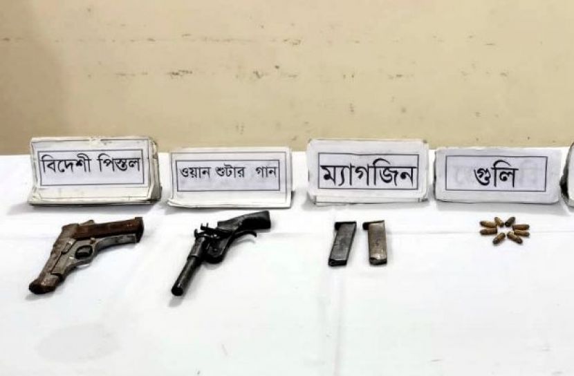 অস্ত্র-গুলিসহ যুবক গ্রেফতার