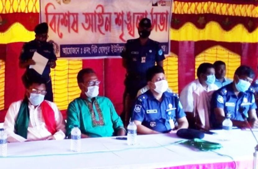 শান্তির শপথ নিয়ে অস্ত্র জমা দিলেন গ্রামবাসী
