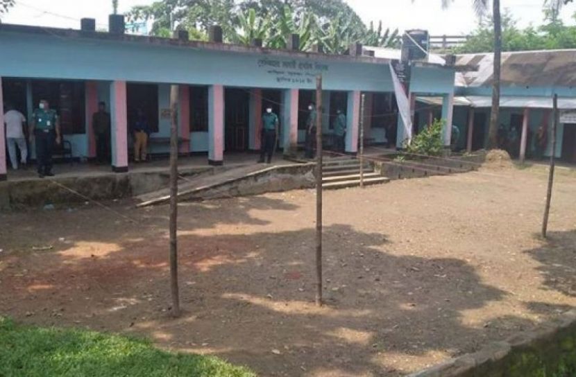 কেন্দ্রে নেই ভোটারের উপস্থিতি