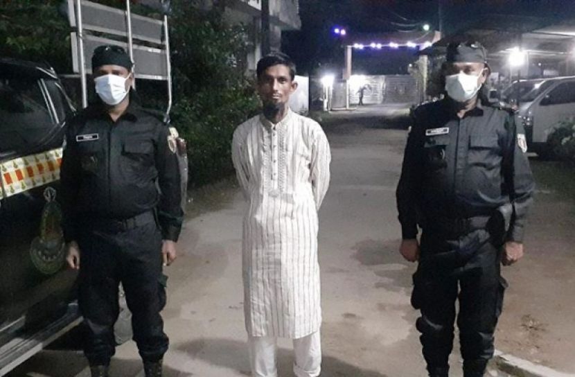 পাঞ্জাবির পকেটে মিললো ৯৪০ ইয়াবা