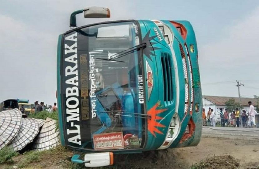 ব্রাহ্মণবাড়িয়ায় বাস দুর্ঘটনায় আহত ১০