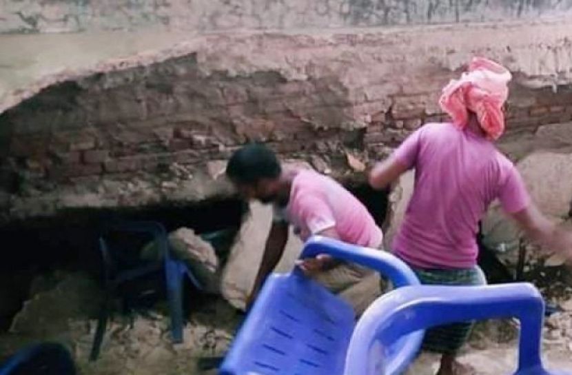 আ.লীগের বর্ধিত সভায় ফ্লোর ধসে আহত ১০