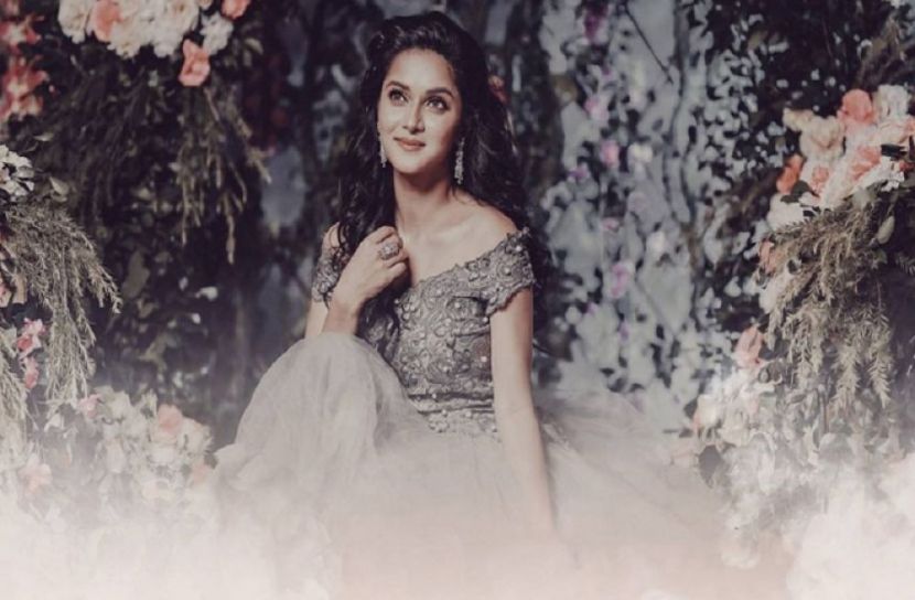 ছোট্ট মেয়ে নিজেকে রাজকুমারী ভাবত