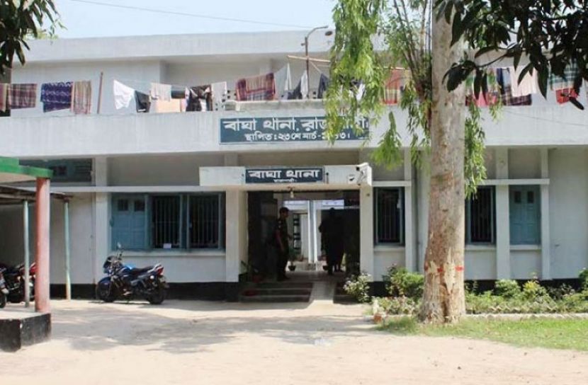 মাদকাসক্ত ছেলেকে পুলিশে দিলেন মা