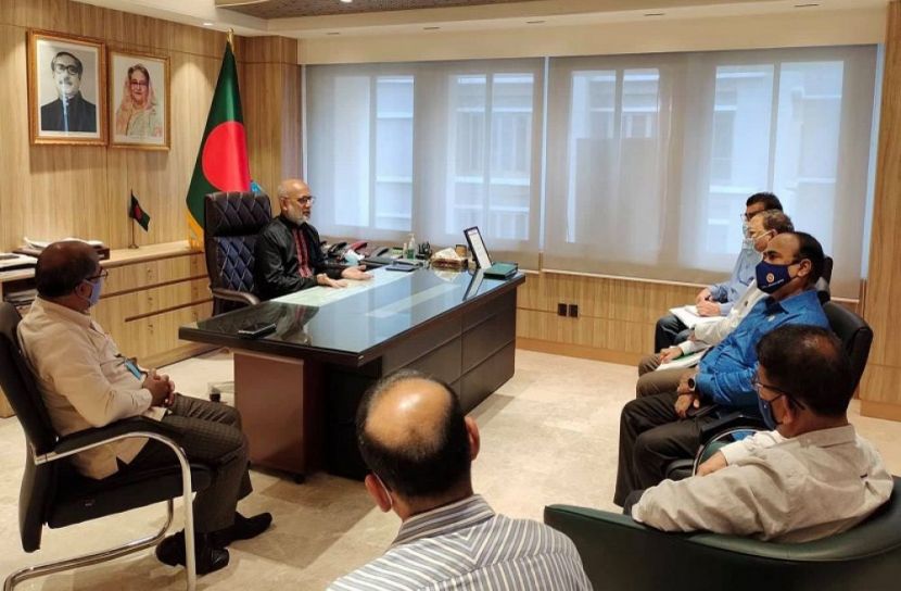 জনবান্ধব মানসিকতায় দায়িত্ব পালন করুন