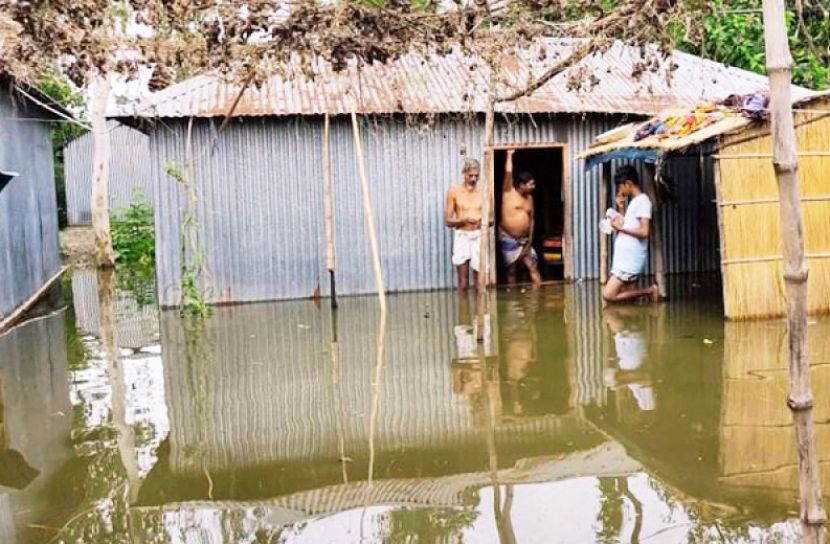 বন্যা: সিরাজগঞ্জে খাবার ও বিশুদ্ধ পানির সংকট