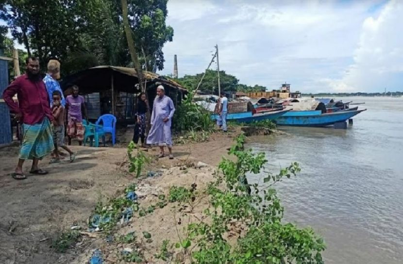 নিশ্চিহ্নের পথে পুরাতন ফেরিঘাট