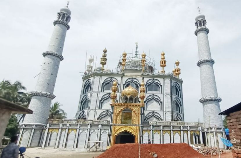 দিনাজপুরে তাজমহলের আদলে মসজিদ 