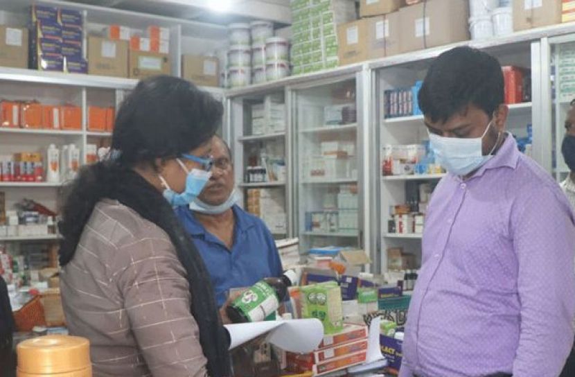 মেয়াদোত্তীর্ণ ওষুধ বিক্রি, ২৭ হাজার টাকা জরিমানা