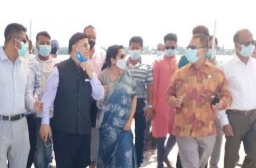 স্ত্রীকে নিয়ে হাওরে পররাষ্ট্রমন্ত্রী